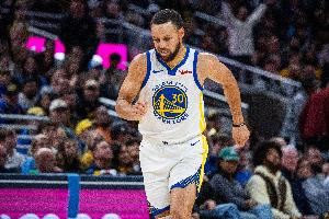 库里:下半场我感觉精疲力尽 当然这不是为那个空气球找借口