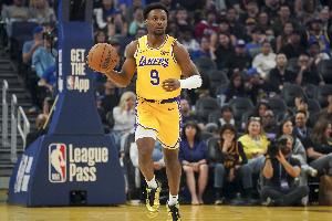 大空位了!布朗尼45°三分果断出手还是没有 本场2中0还未得分